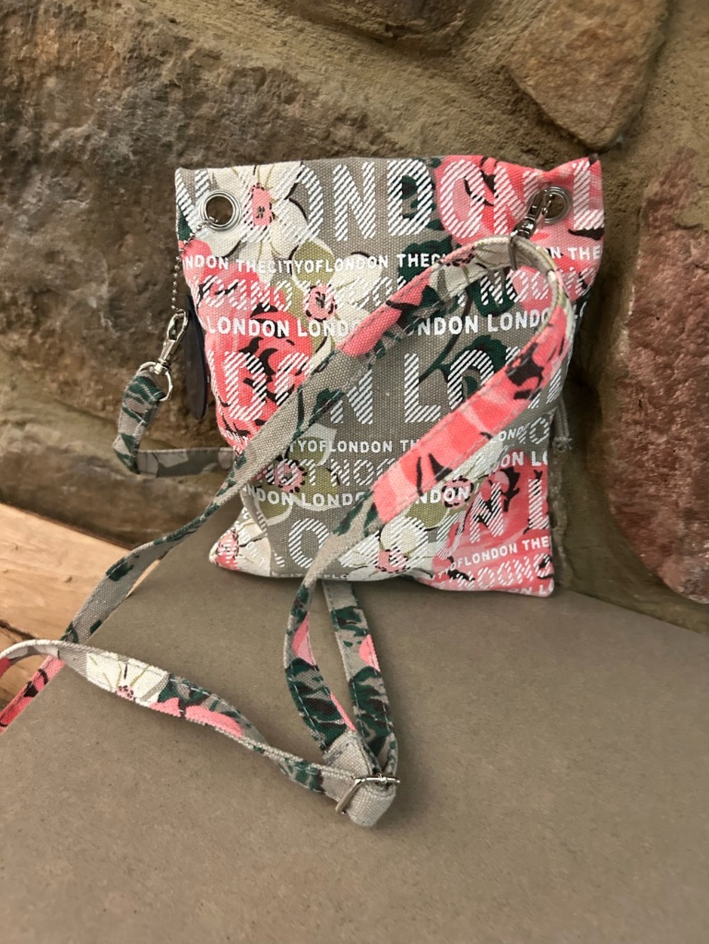 Robin Ruth London based crossbody bag. Great Shape - Picture 4 of 6